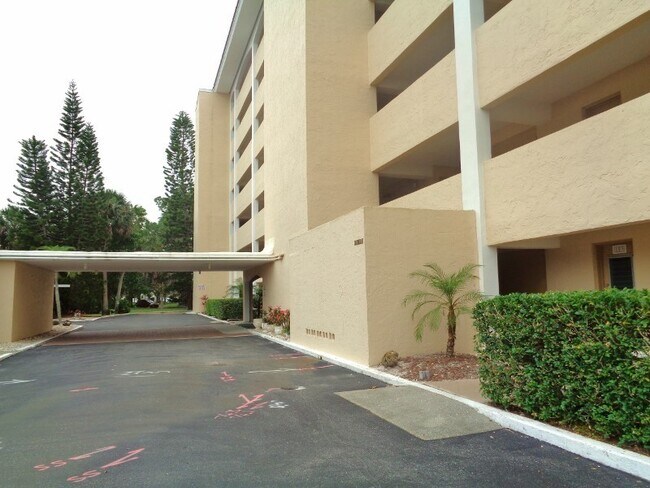 Primary Photo - 2BR/2BA Ground Level Condo in Venice Ave C...