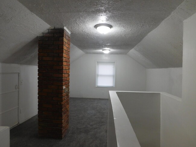 Building Photo - 6490 Stahelin Ave
