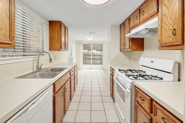 Building Photo - 6519 Hart Ln