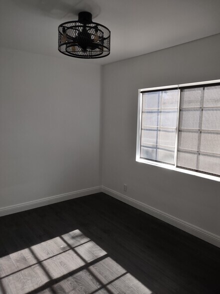 First bedroom - 18318 Gresham St