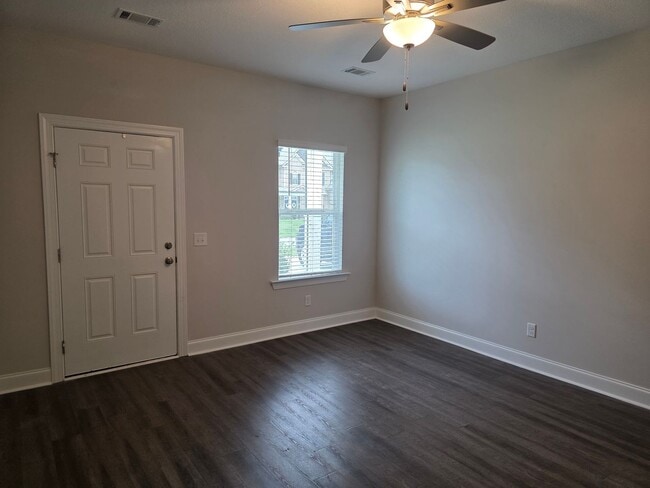 Building Photo - 57 Oakmont Dr