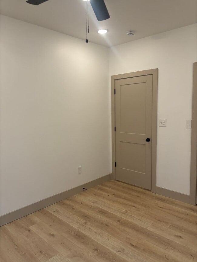 Building Photo - 308 W Worley St