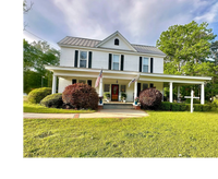 Building Photo - **Charming Small-Town Home Near Clark's Hi...