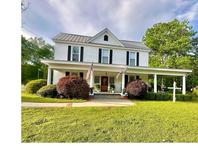 Primary Photo - **Charming Small-Town Home Near Clark's Hi...
