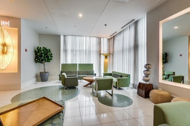 Building Photo - 123 S Green St