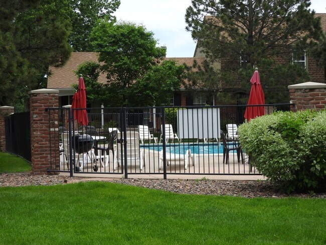 Building Photo - 8752 E Amherst Dr