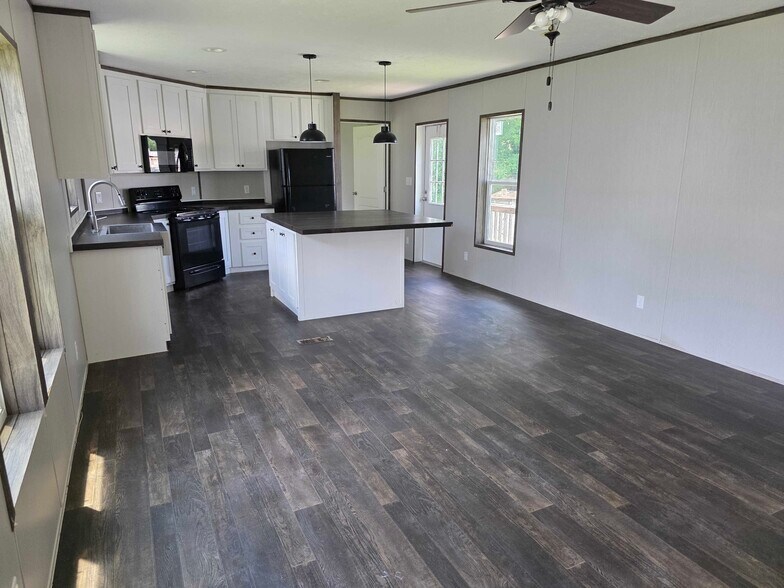 Building Photo - 4049 Trout Ln