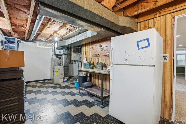 Building Photo - 1204 Montrose Ave