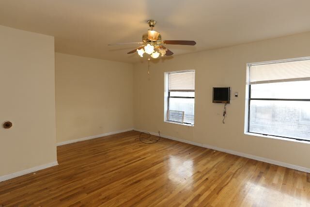 Building Photo - 824 W Cornelia Ave