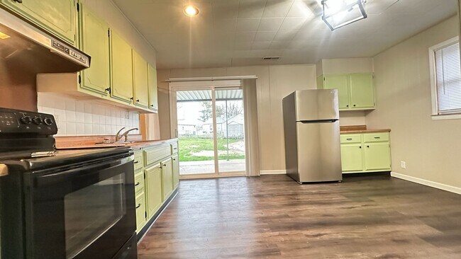 Building Photo - Great layout, cozy 3-bedroom, 1-bath house in a quiet neighborhood