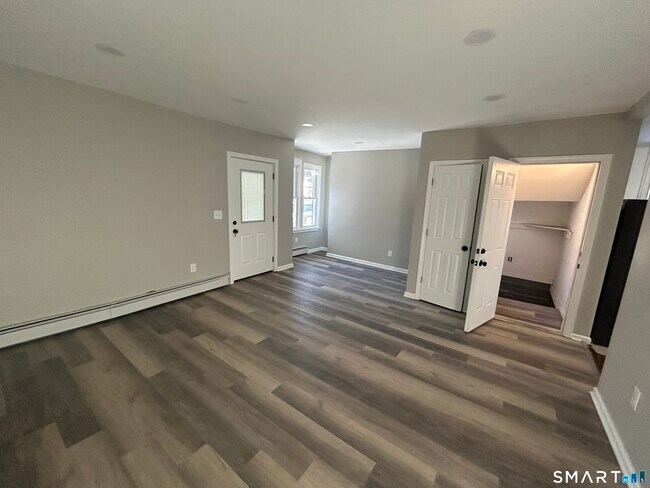 Building Photo - 95 Cedar St