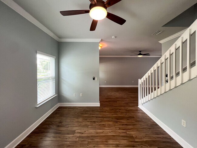 Building Photo - 3BR/2.5BA Townhouse in Sorrento - availabl...