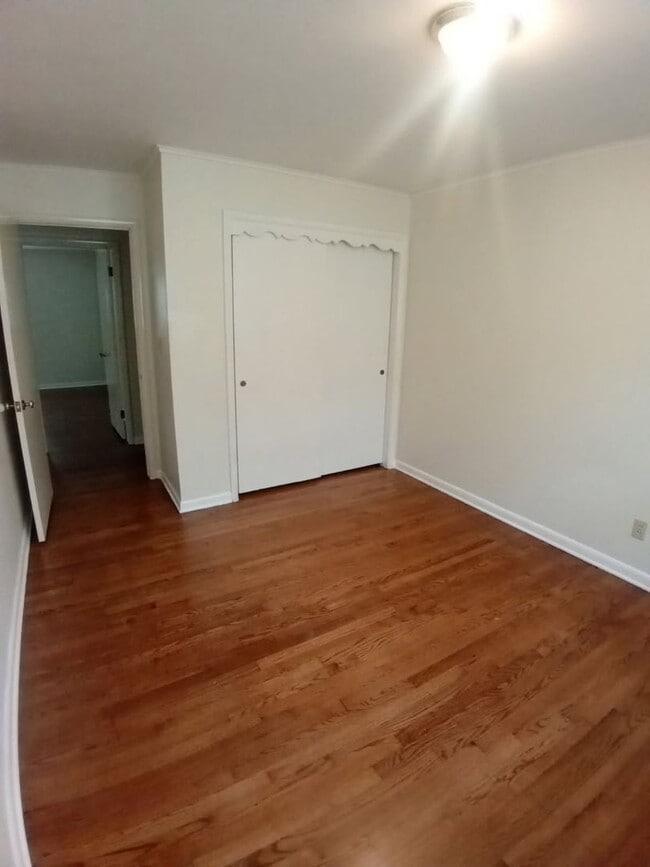 Building Photo - Charming 3 bed, 2 bath, 2 car garage in we...