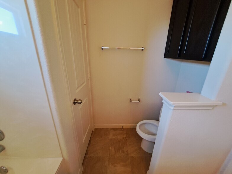 Building Photo - 1208 Hawkeye Point Rd