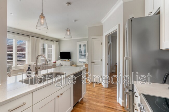 Building Photo - 2018 Smallwood Dr