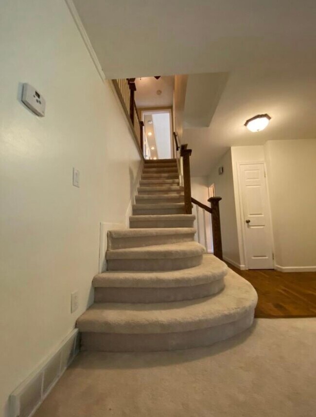 Building Photo - 2309 Cumberland Dr