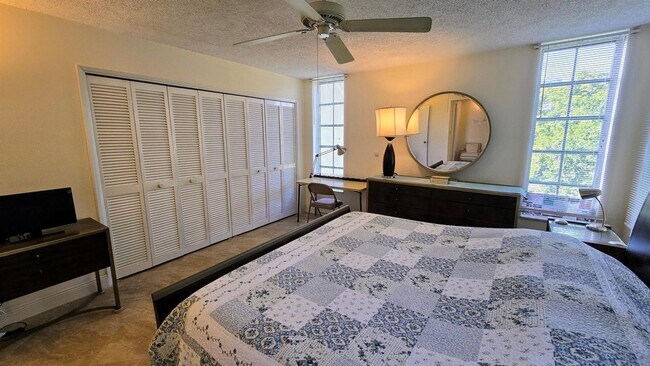 Building Photo - 3100 N Course Ln