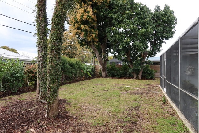 Building Photo - 1001 SW 12th Terrace