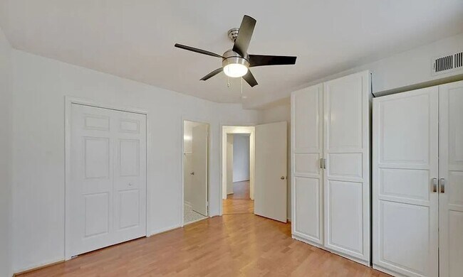 Building Photo - Bright & Spacious 3BR/2BA in the Heart of Columbia Heights