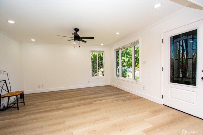 Building Photo - 1099 Bradford Dr