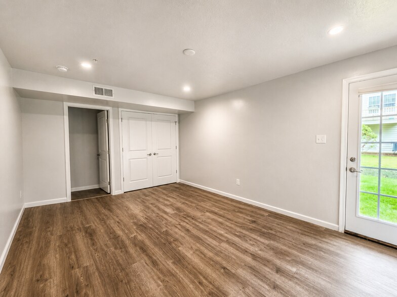 Building Photo - 1502 Pointe View Dr