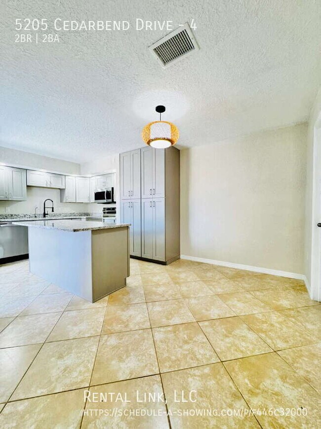 Building Photo - 5205 Cedarbend Dr