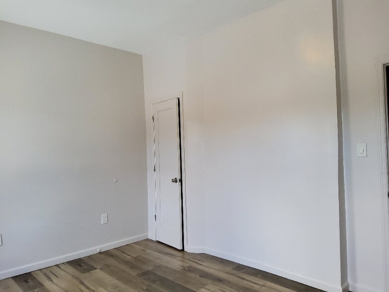 Building Photo - 28 Vineyard Ave