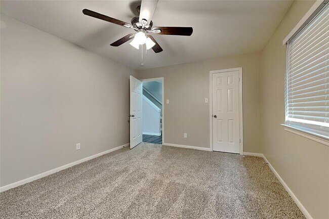 Building Photo - 1315 Forest Hollow Dr