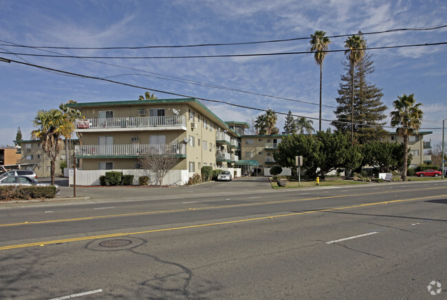 Primary Photo - Belfort Arms Apartments