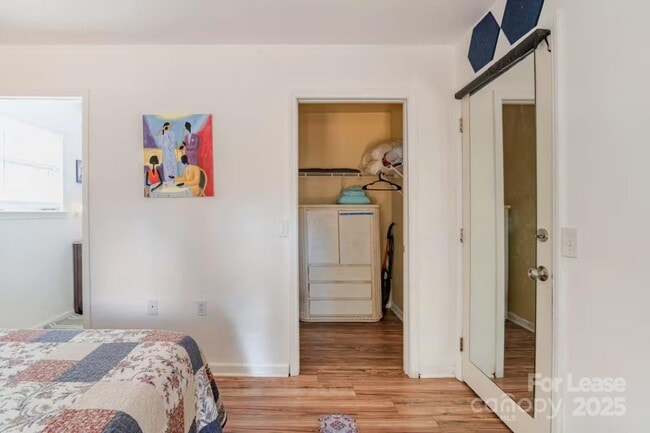 Building Photo - 817 E 17th St