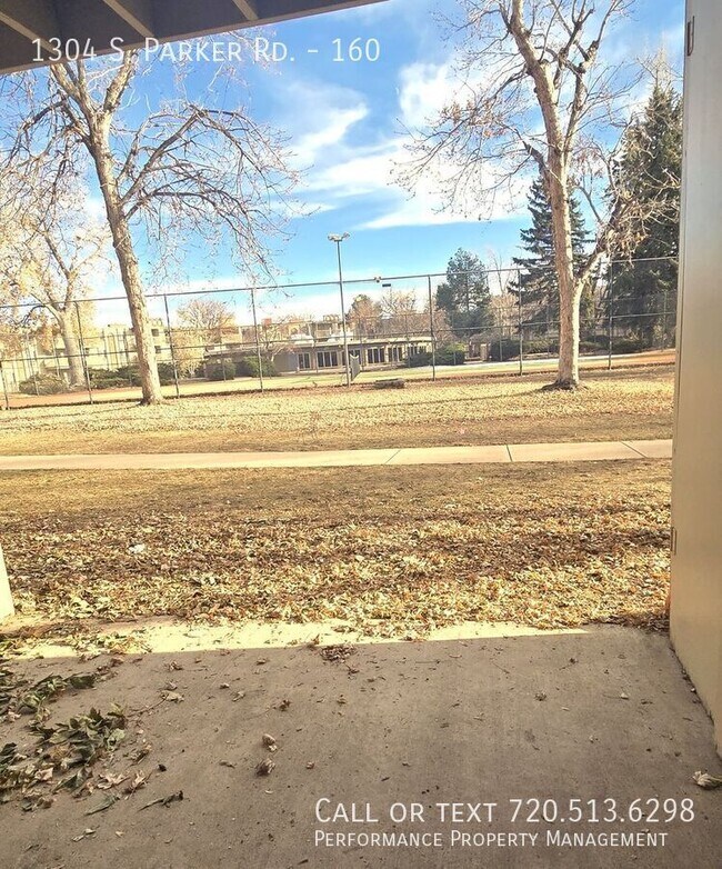 Building Photo - 1304 S Parker Rd