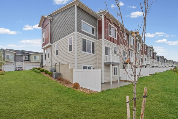 Building Photo - 1974 Red Yearling Dr