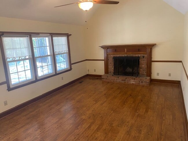 Building Photo - 118 Sassafras Rd