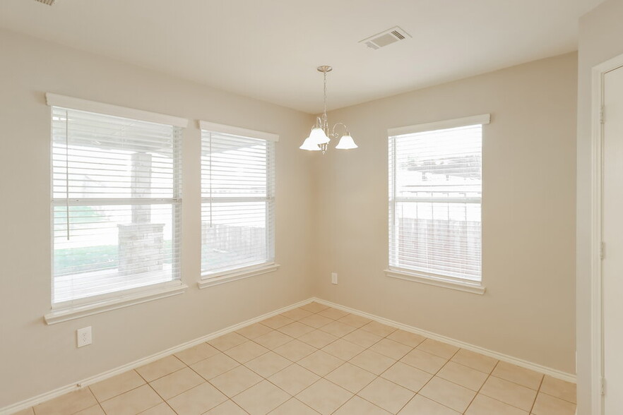 Building Photo - 3113 Lighthouse Dr