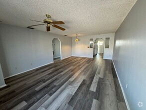 Building Photo - GORGEOUS 2BR/2BA Recently Remodeled Apartm...