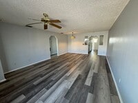 Building Photo - GORGEOUS 2BR/2BA Recently Remodeled Apartm...