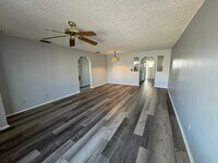 Building Photo - GORGEOUS 2BR/2BA Recently Remodeled Apartm...