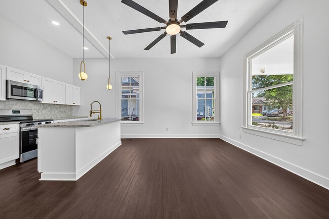 Building Photo - 2807 Beacon Ave