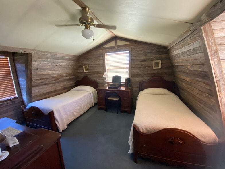 Building Photo - 297 Little River Ln