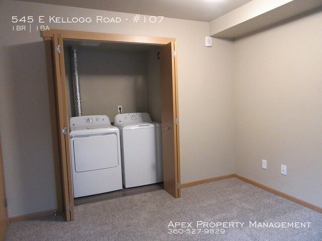 Building Photo - 545 E Kellogg Rd