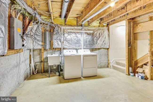 Building Photo - 6104 Cool Spring Terrace S