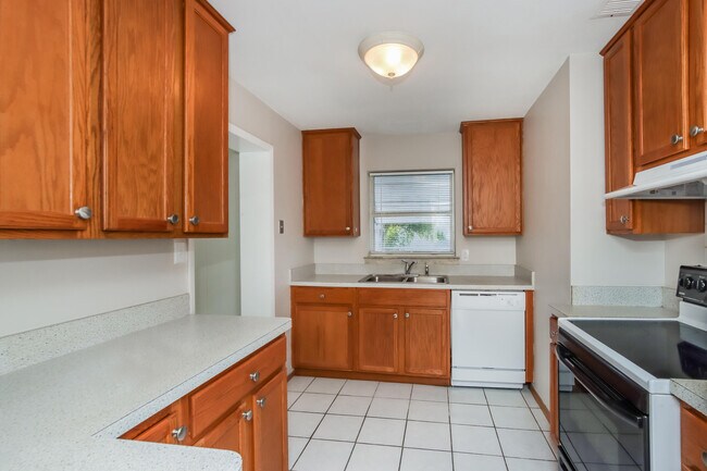 Building Photo - 2365 Dordon Dr