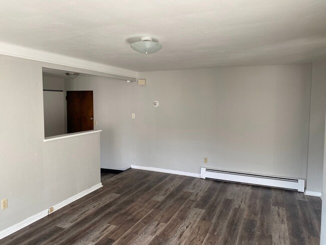 Primary Photo - Cute & Convenient 1 Bedroom, 1 Bath Apartm...