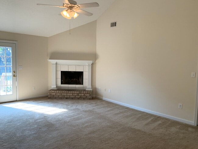 Building Photo - Close to Gate 6 Ft. Eisenhower.