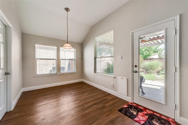 Building Photo - 10733 Vista Heights Blvd