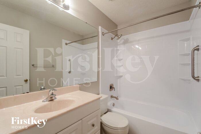 Building Photo - 4610 Chippewa Way