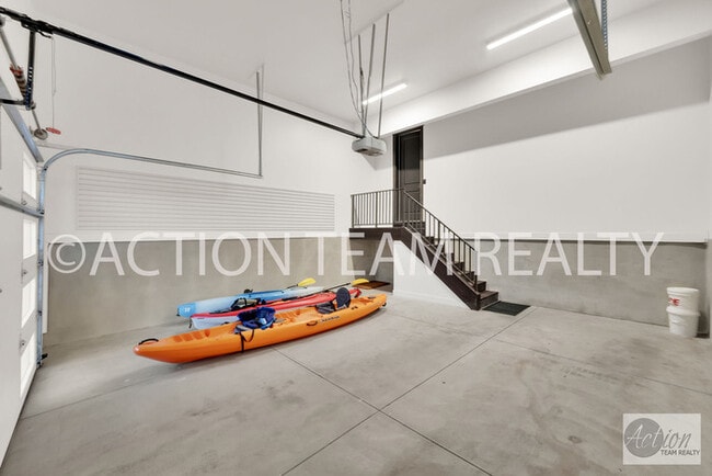 Building Photo - Beautiful Townhome in Huntsville