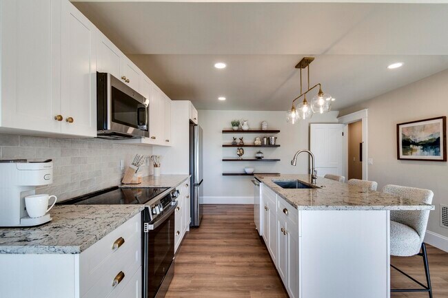 Building Photo - 7223 University Ave