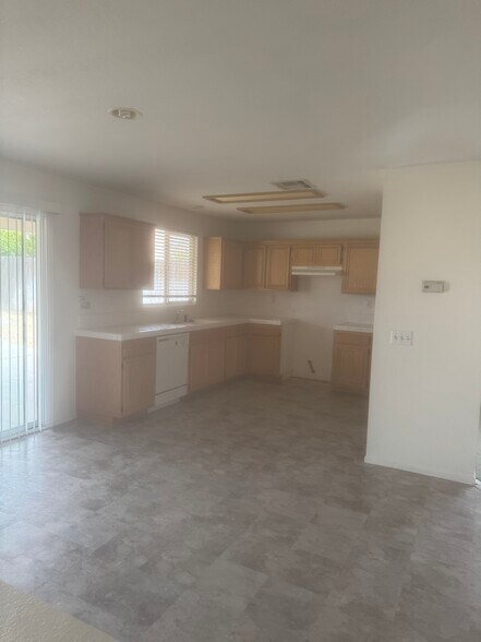 Building Photo - 37916 San Carlos Way
