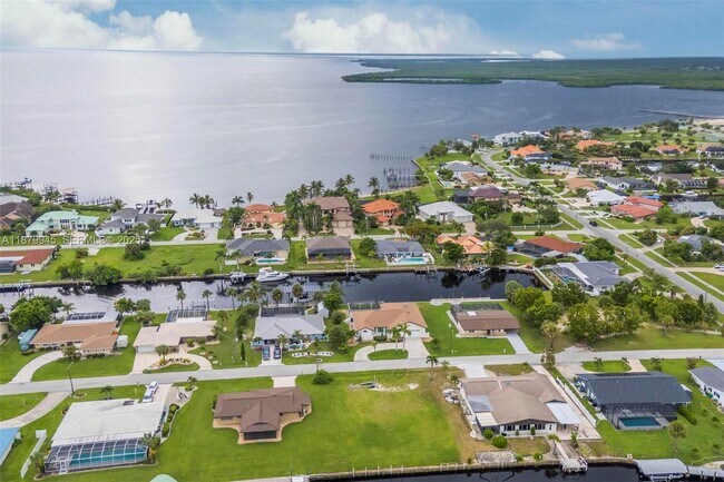 Building Photo - 105 Sinclair St SE